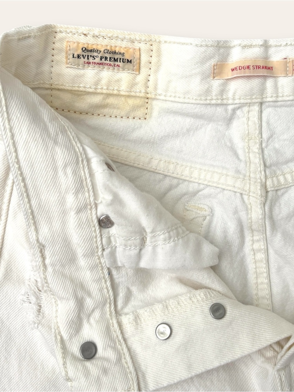 Levi's Wedgie Straight White Jeans - Picture 4 of 10